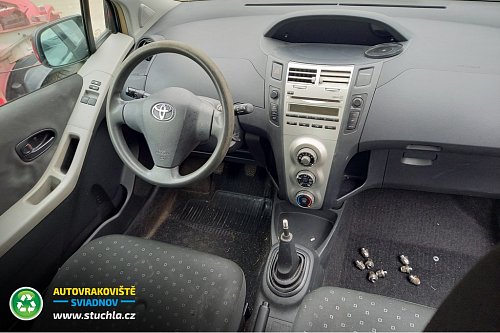Autovrakoviste Sviadnov Toyota Yaris 1.3 na náhradní díly
