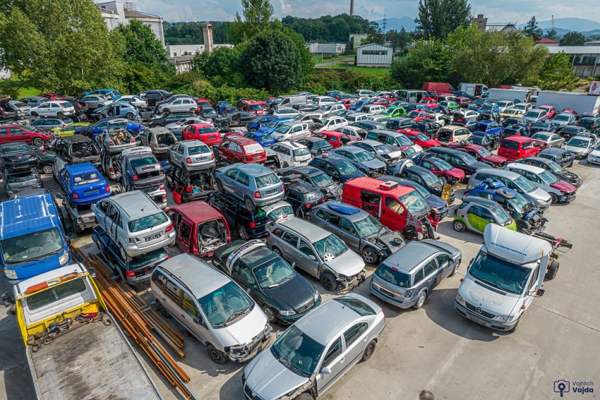 Zasíláme díly všech velikostí od malých po celé motory